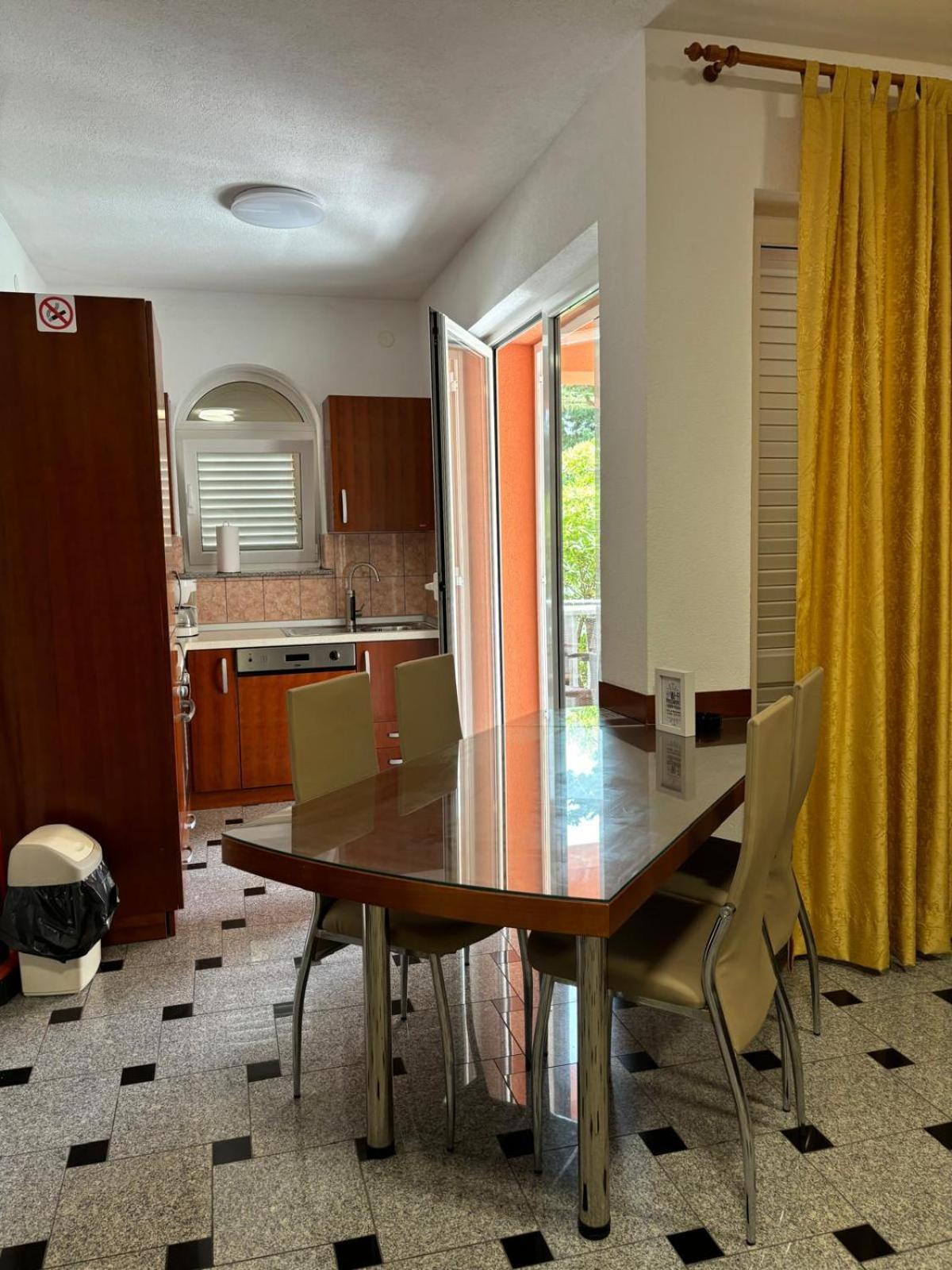 Apartments Sulekic Свети свети Филип и Яков Екстериор снимка